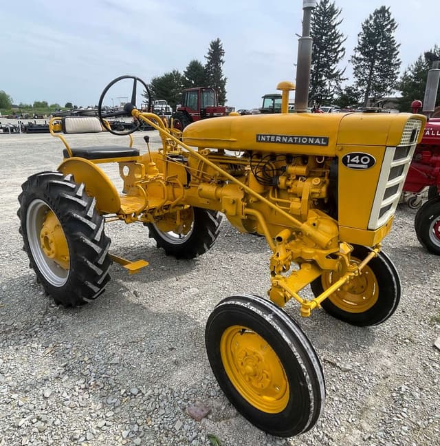 Image of International Harvester 140 equipment image 1
