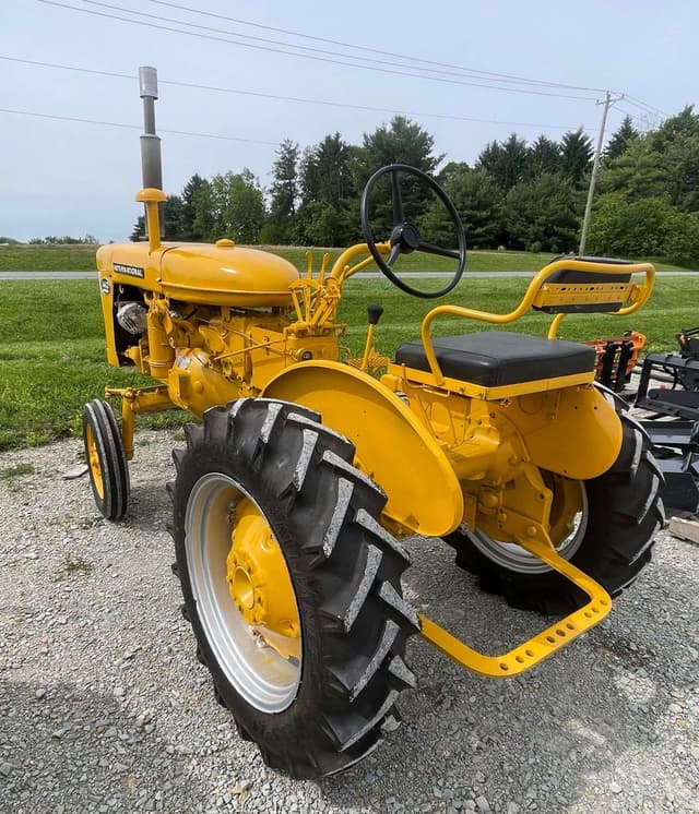 Image of International Harvester 140 equipment image 3