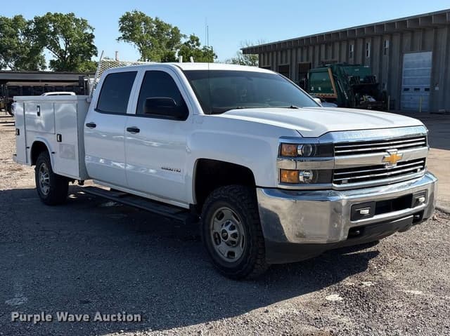 Image of Chevrolet 2500HD equipment image 2