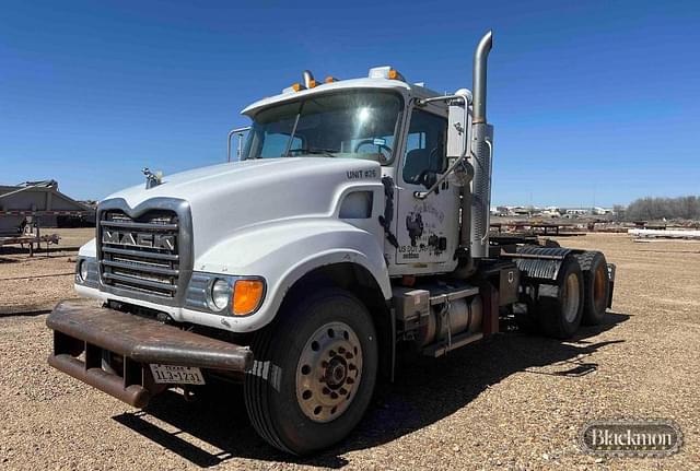 Image of Mack CV713 equipment image 1