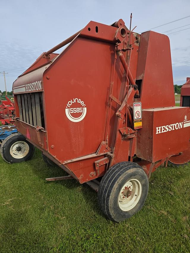 Image of Hesston 5585 equipment image 3