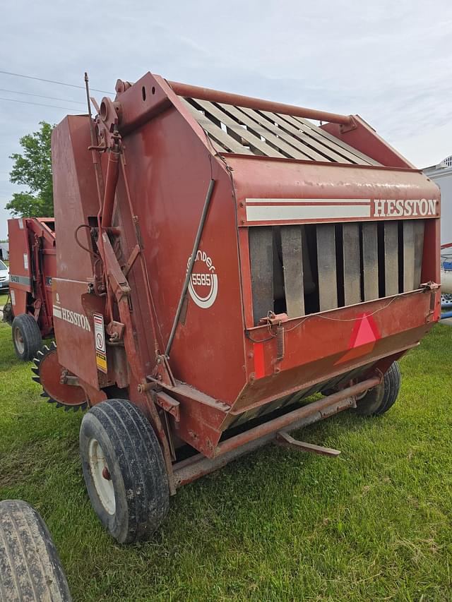 Image of Hesston 5585 equipment image 4