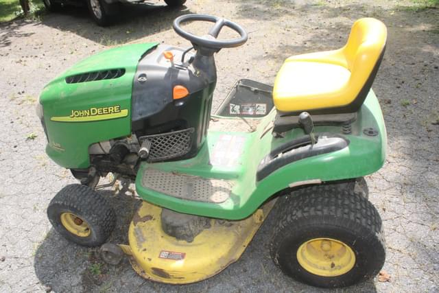 Image of John Deere L111 equipment image 3