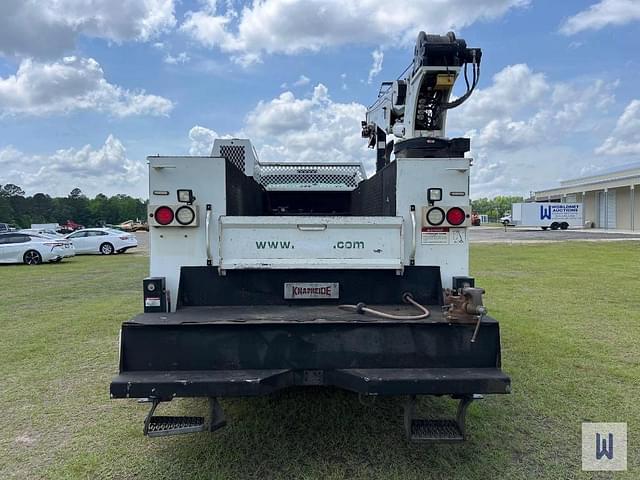 Image of Ford F-750 equipment image 4