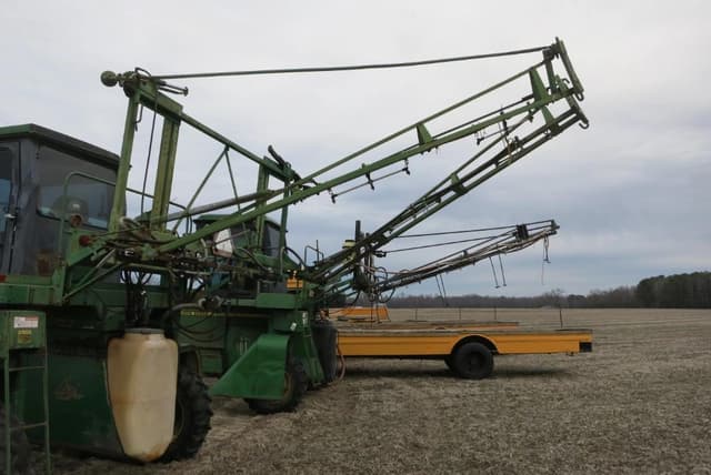 Image of John Deere 6000 equipment image 4