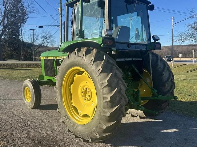 Image of John Deere 2950 equipment image 2