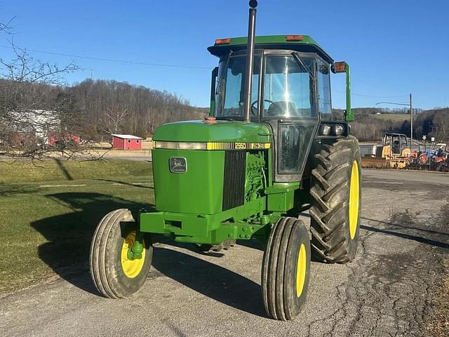 Image of John Deere 2950 equipment image 1