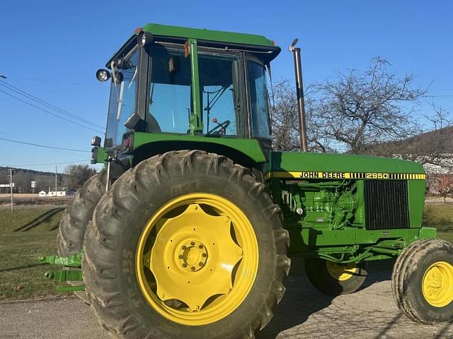 Image of John Deere 2950 equipment image 4