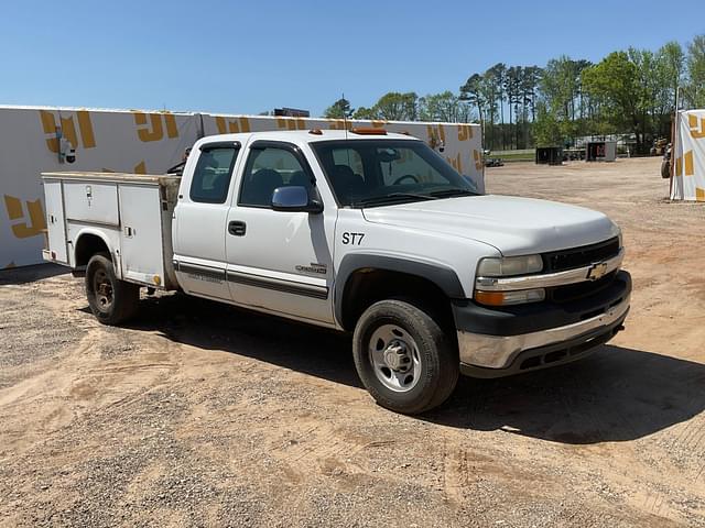 Image of Chevrolet 2500HD equipment image 2