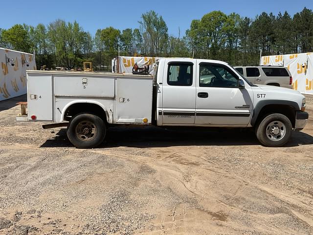 Image of Chevrolet 2500HD equipment image 3