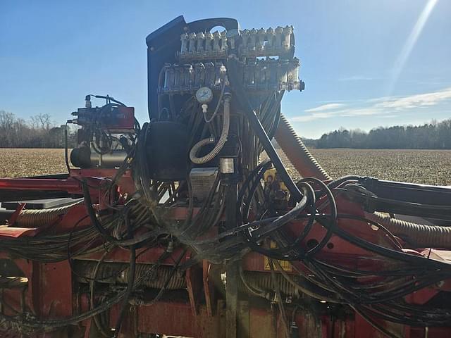 Image of Case IH 1235 equipment image 1