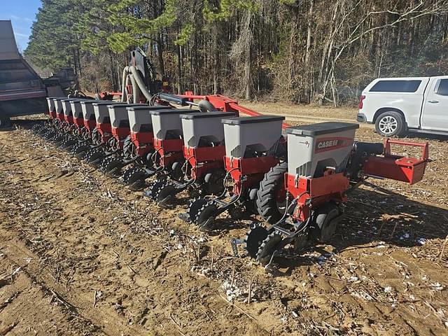 Image of Case IH 1235 equipment image 4