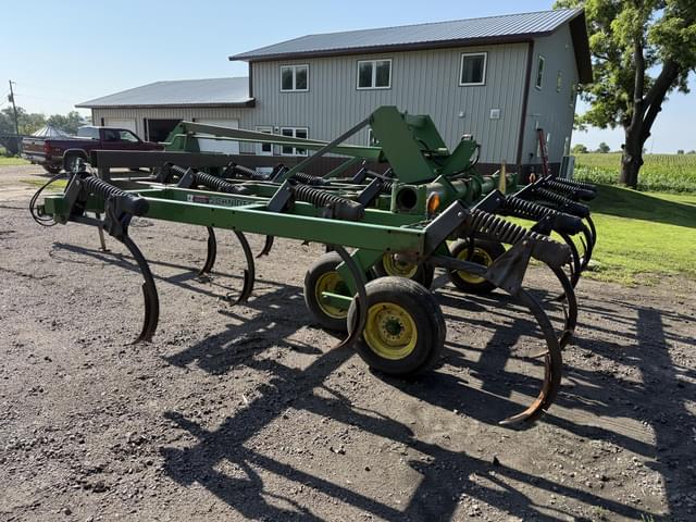 Image of John Deere 680 equipment image 3