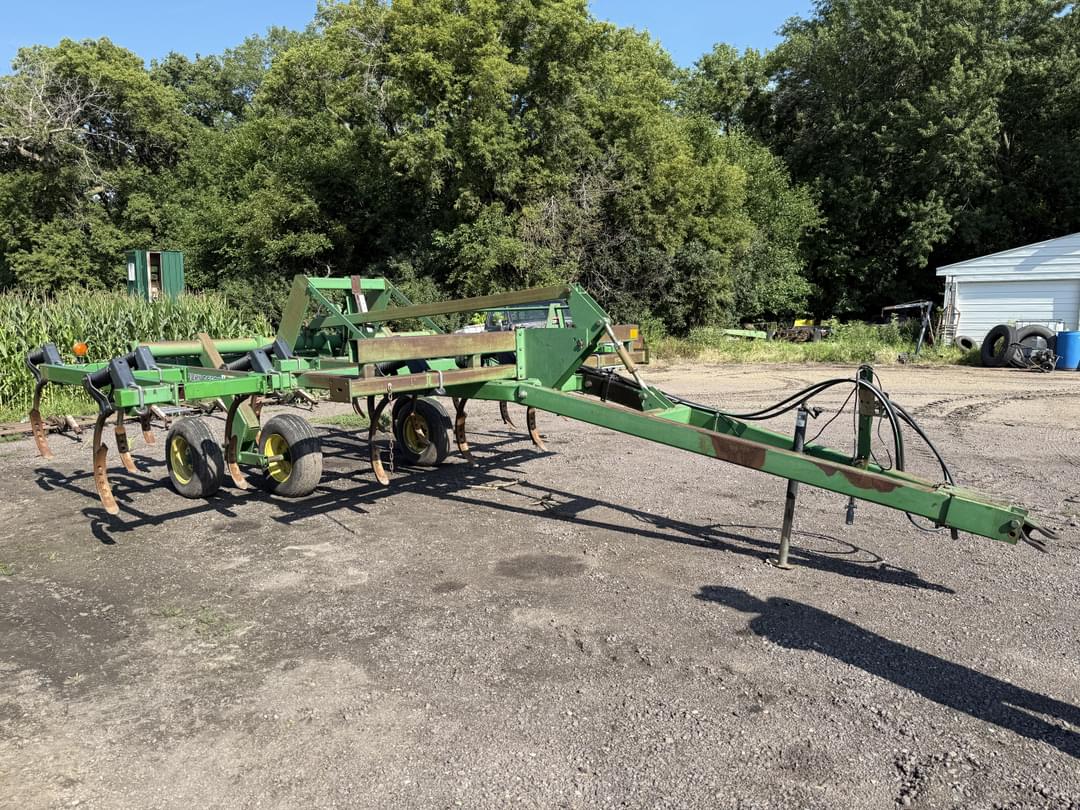 Image of John Deere 680 Primary image