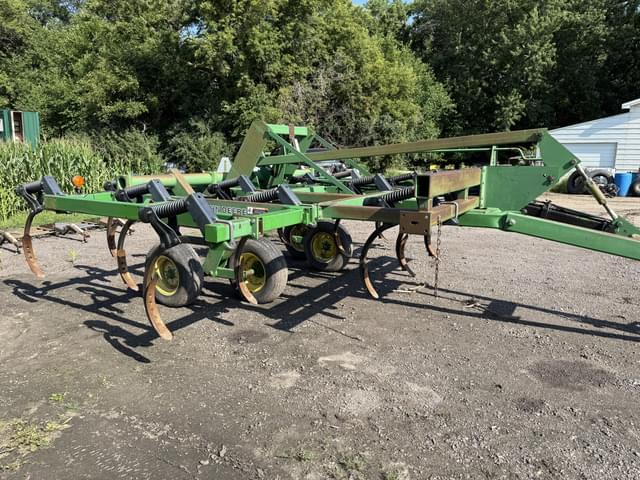 Image of John Deere 680 equipment image 4