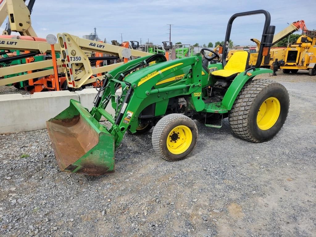 John Deere 4105 Equipment Image0