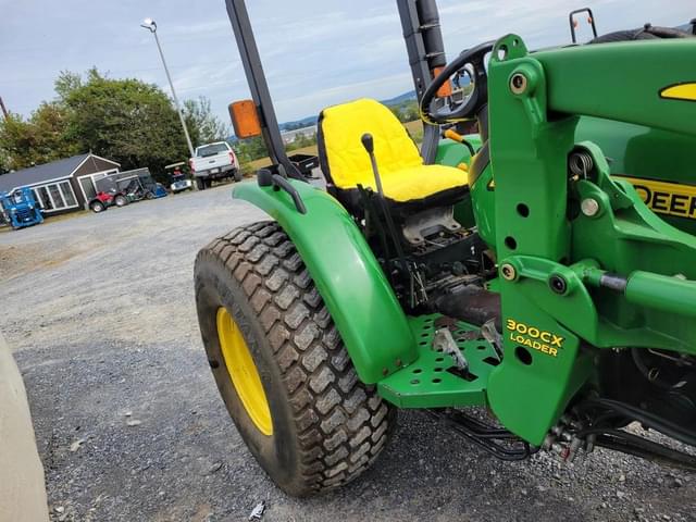 Image of John Deere 4105 equipment image 4