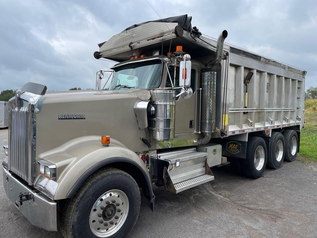 Main image Kenworth W900