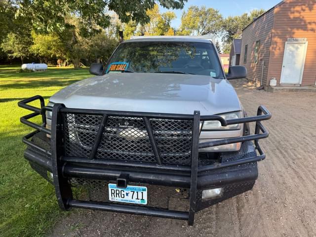 Image of Chevrolet 2500HD equipment image 2