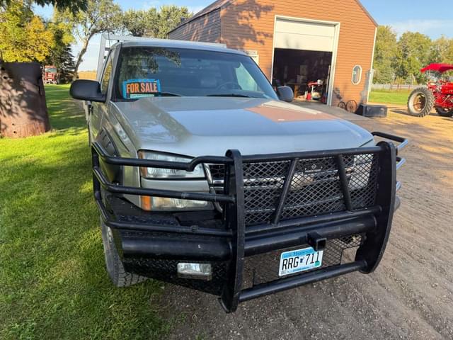 Image of Chevrolet 2500HD equipment image 3