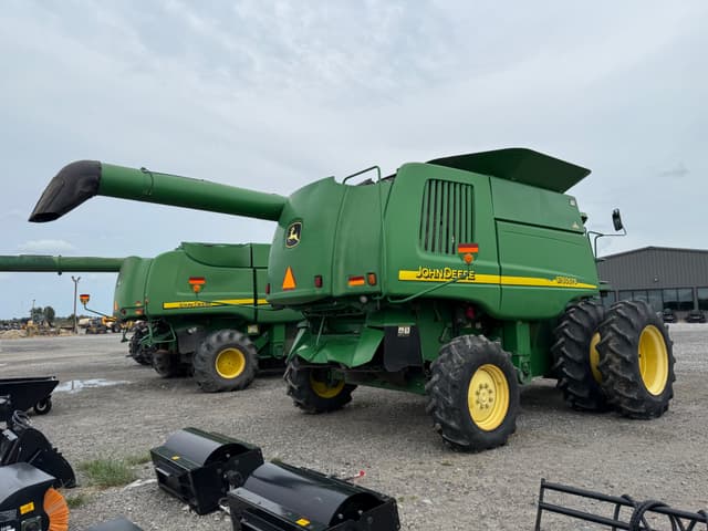 Image of John Deere 9760 STS equipment image 3