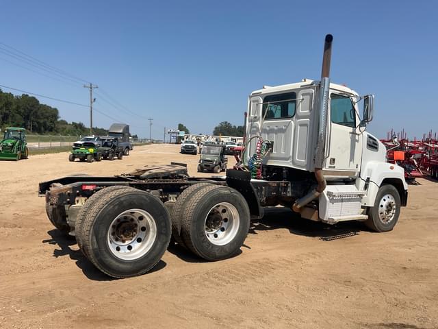 Image of Western Star 4700SF equipment image 4