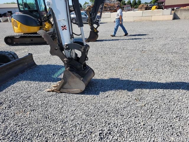 Image of Bobcat E42 equipment image 2