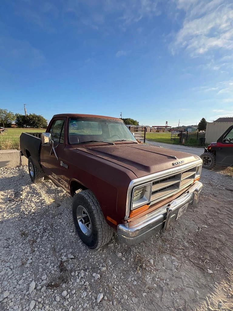 Image of Dodge D150 Image 1