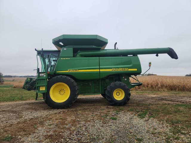 Image of John Deere 9760 STS equipment image 1