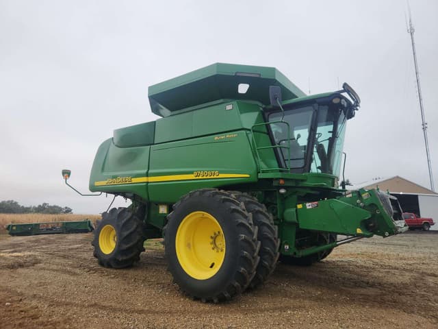 Image of John Deere 9760 STS equipment image 2