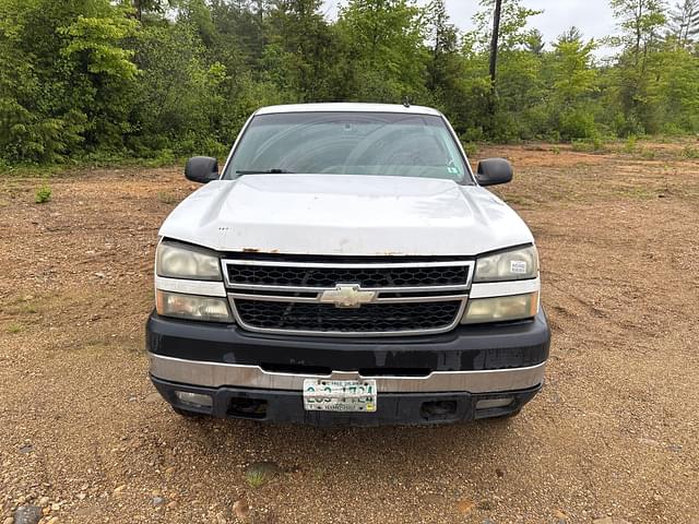 Image of Chevrolet 2500HD equipment image 1