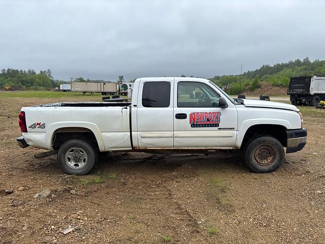 Image of Chevrolet 2500HD equipment image 3