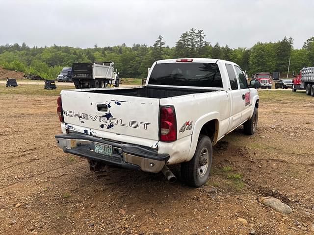 Image of Chevrolet 2500HD equipment image 4