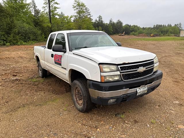 Image of Chevrolet 2500HD equipment image 2