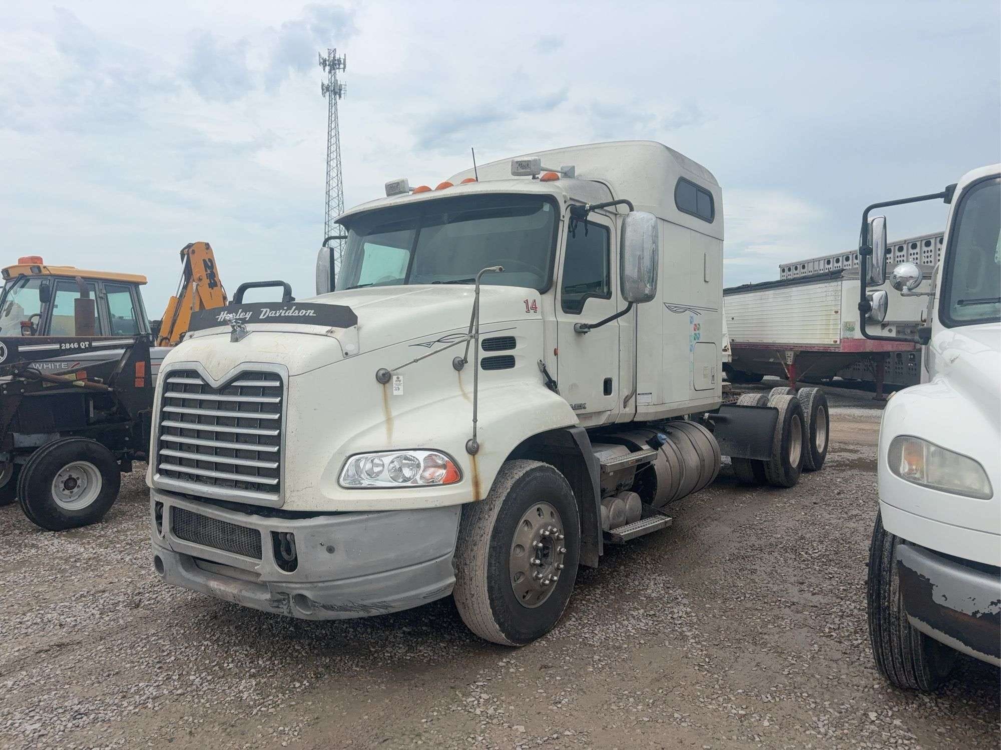 2012 Mack CXU613 Equipment Image0