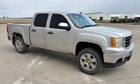 Image of GMC Sierra 1500 equipment image 2