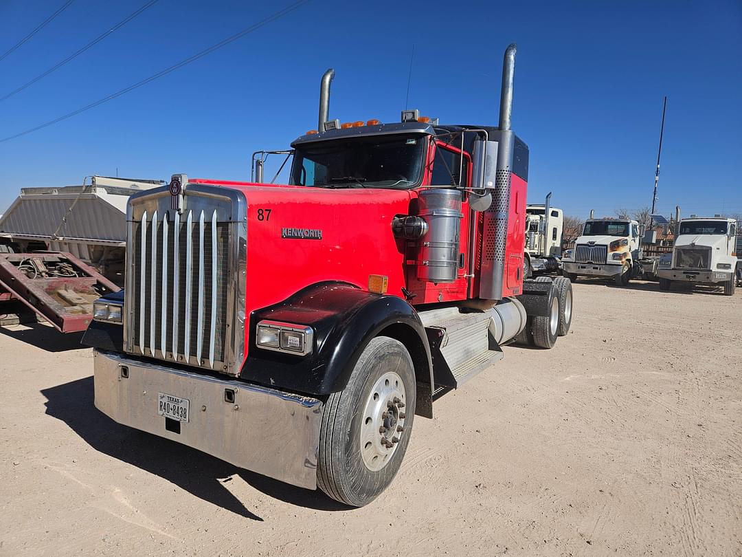 Image of Kenworth W900 Primary image