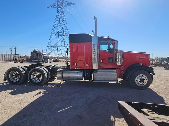 Image of Kenworth W900 equipment image 3