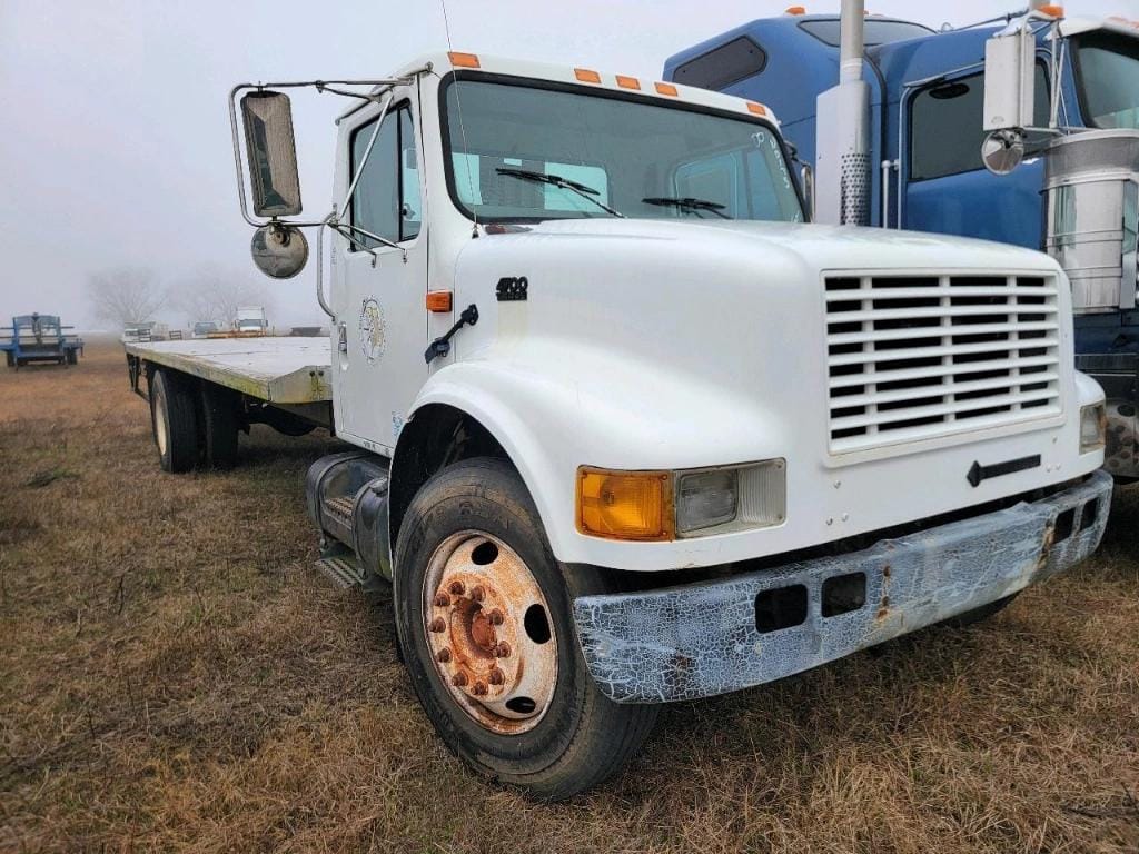 2000 International 4700 Equipment Image0