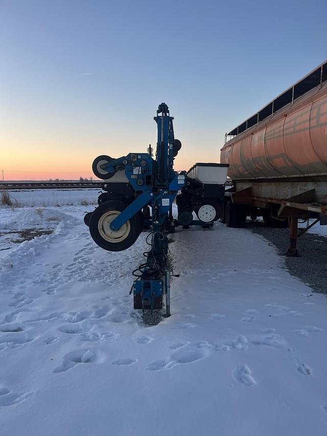 Image of Kinze 3600 equipment image 2