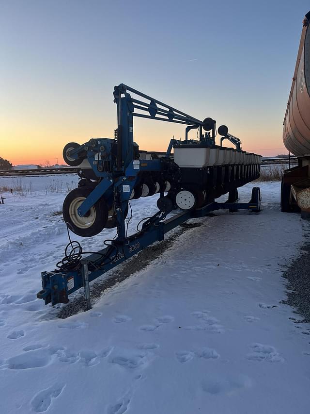 Image of Kinze 3600 equipment image 1