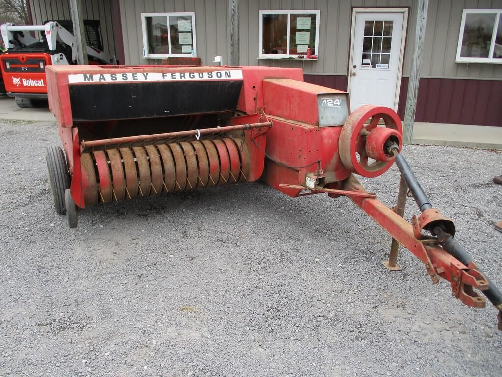 Main image Massey Ferguson 124