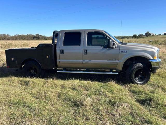 Image of Ford F-250 equipment image 3