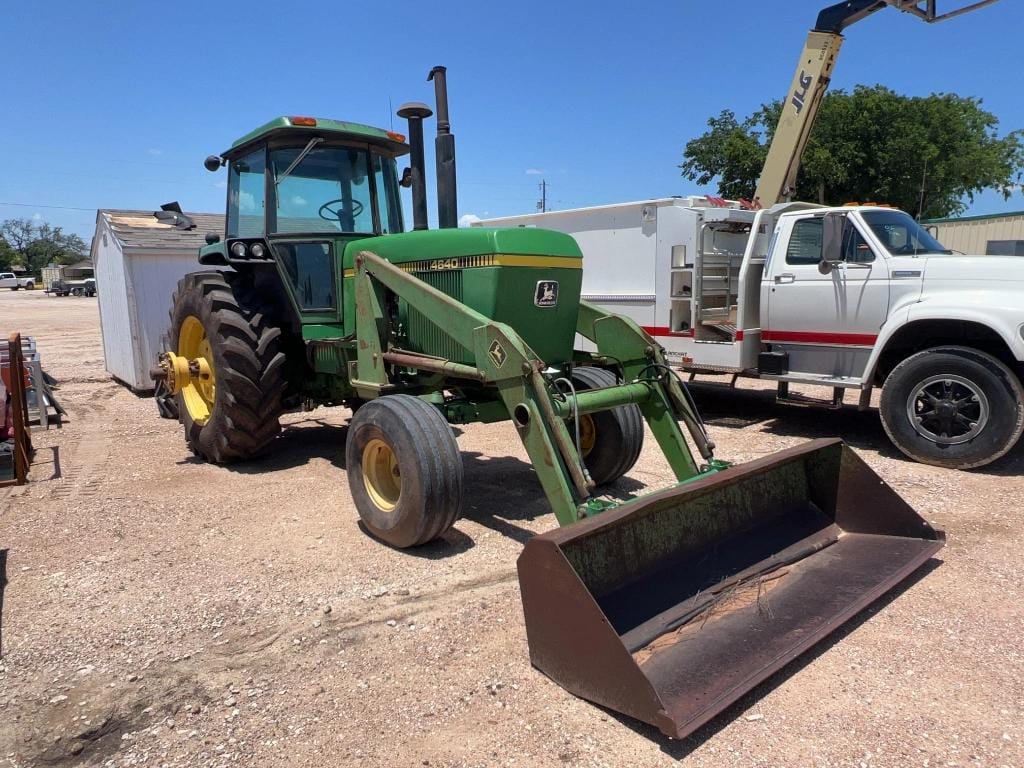 100 to 174 HP Tractors image