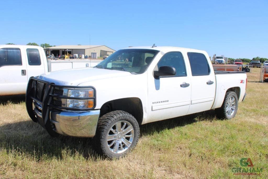 2013 Chevrolet 1500 Equipment Image0