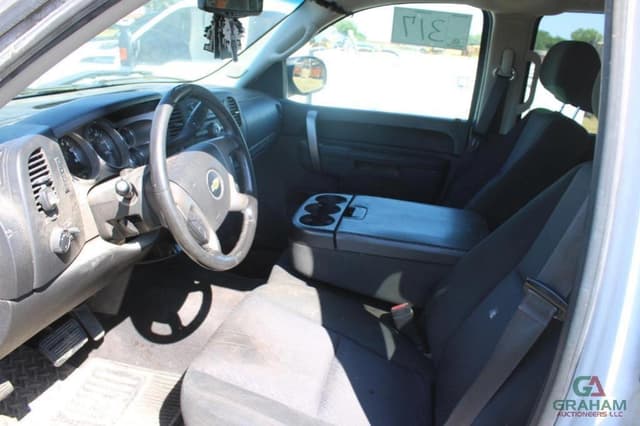 Image of Chevrolet 1500 equipment image 4