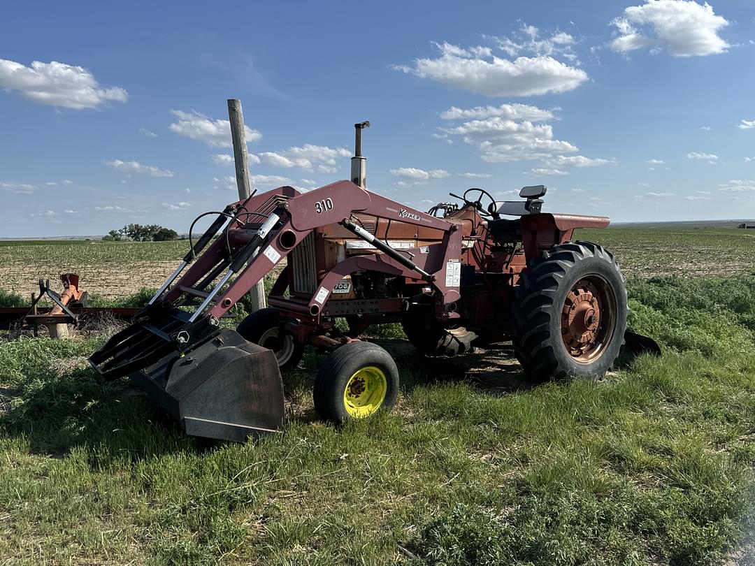 Image of Farmall 706 Primary Image