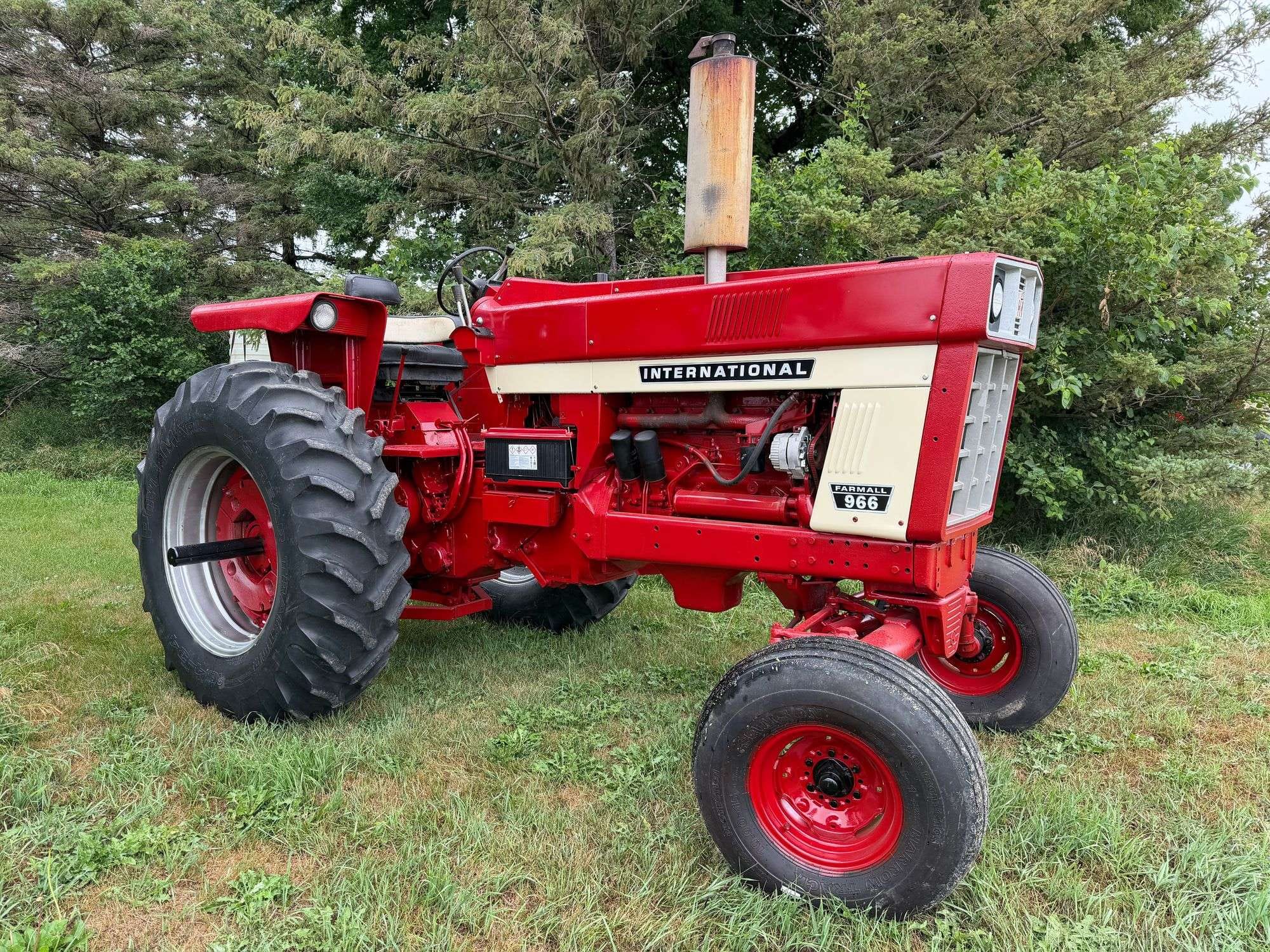 International Harvester 966 Equipment Image0