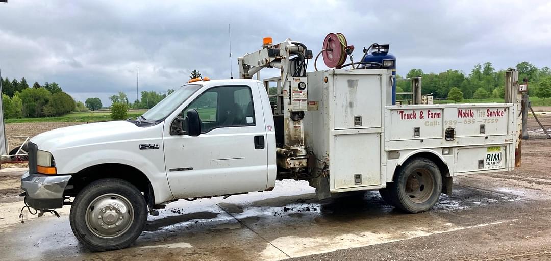Image of Ford F-550 Primary image