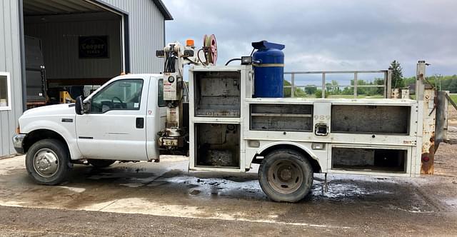 Image of Ford F-550 equipment image 2